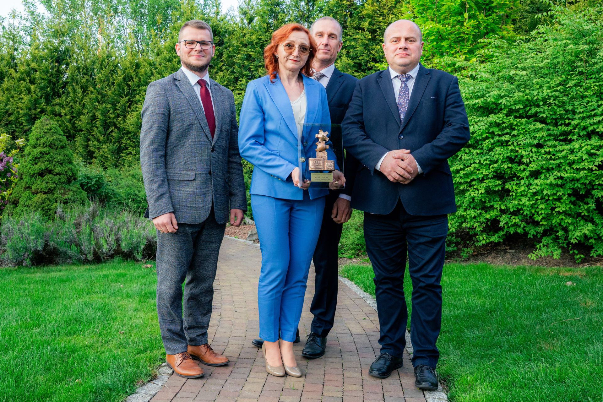 laureatka z mężem i władzami gminy